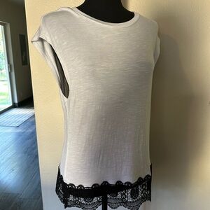 Laundry By Shelli Segal White and Black Lace Trim Top - Medium